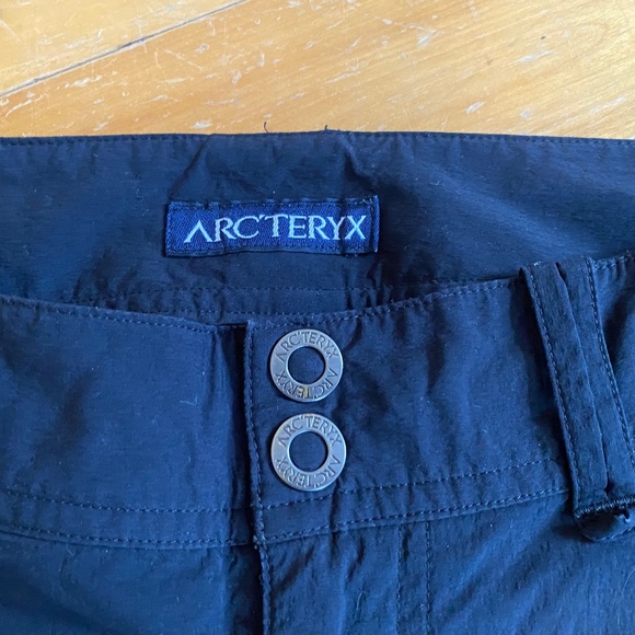 Arc'teryx Woman's Short Black Size 10 - Picture 3 of 9